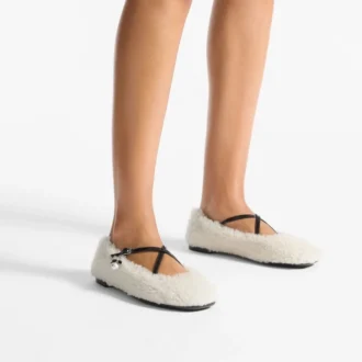 Ballerines Eleri en peau de mouton naturelle avec breloque en perle