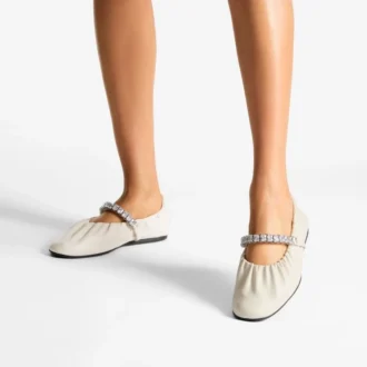 Ballerines Jade en cuir nappa souple couleur latte avec bride en cristal