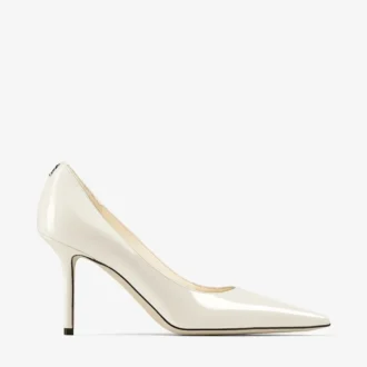 Escarpins Love 85 en cuir verni Latte avec emblème Jc