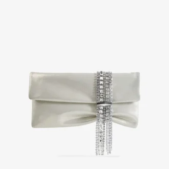 Pochette Zandra en daim chatoyant or clair avec bracelet à chaîne
