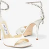 Sandales Saeda 100 en satin ivoire ornées de cristaux