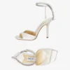 Sandales Saeda 100 en satin ivoire ornées de cristaux