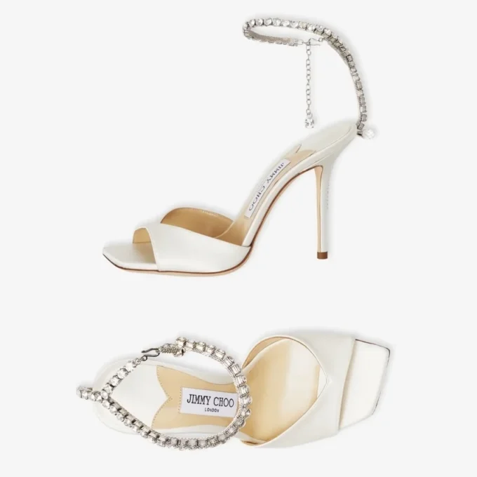 Sandales Saeda 100 en satin ivoire ornées de cristaux